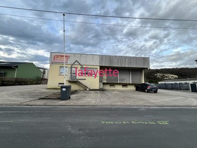 Local commercial 890 m²
