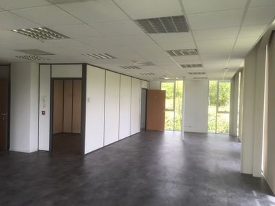 Bureaux Vide 220 m²