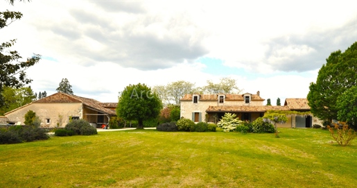 Propriété de campagne avec sa grange et sa piscine sur 1 ha.