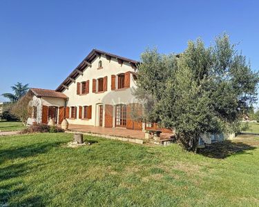 Villa 10 pièces 281 m²