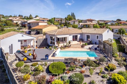 Villa contemporaine dans son environnement ouaté