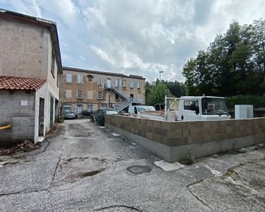 Ateliers plus dépôt plus loft