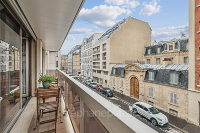 Paris 4ème - Balcon Ascenseur Parking