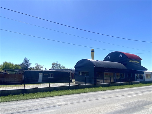 Locaux caractéristiques en forme de locomotive 