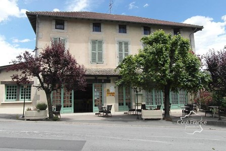 Ensemble à fort potentiel Maurs 15600 sud Auvergne, contre l'Aveyron et le Lot.