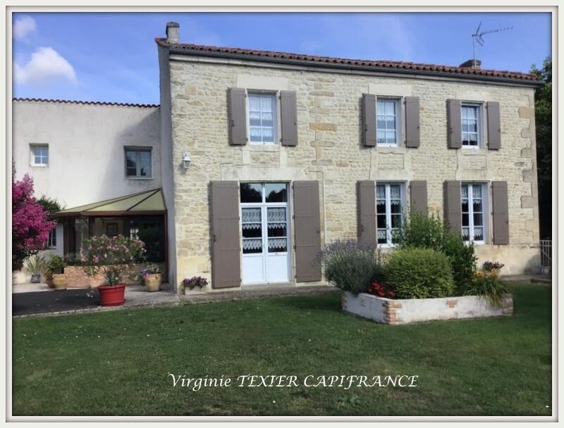 Maison Vente Saint-Jean-d'Angély 9 pièces 195 m²