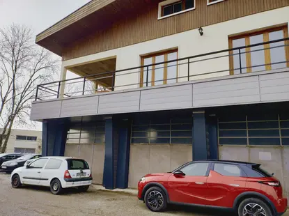 Dpt Savoie (73), à louer CHALLES LES EAUX Local commercial 180 m²