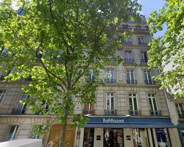 Immobilier professionnel Location Paris 15e Arrondissement  79m² 2963€