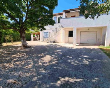 Villa 7 pièces de 130m2 + grand garage + piscine sur 720m2 de terrain