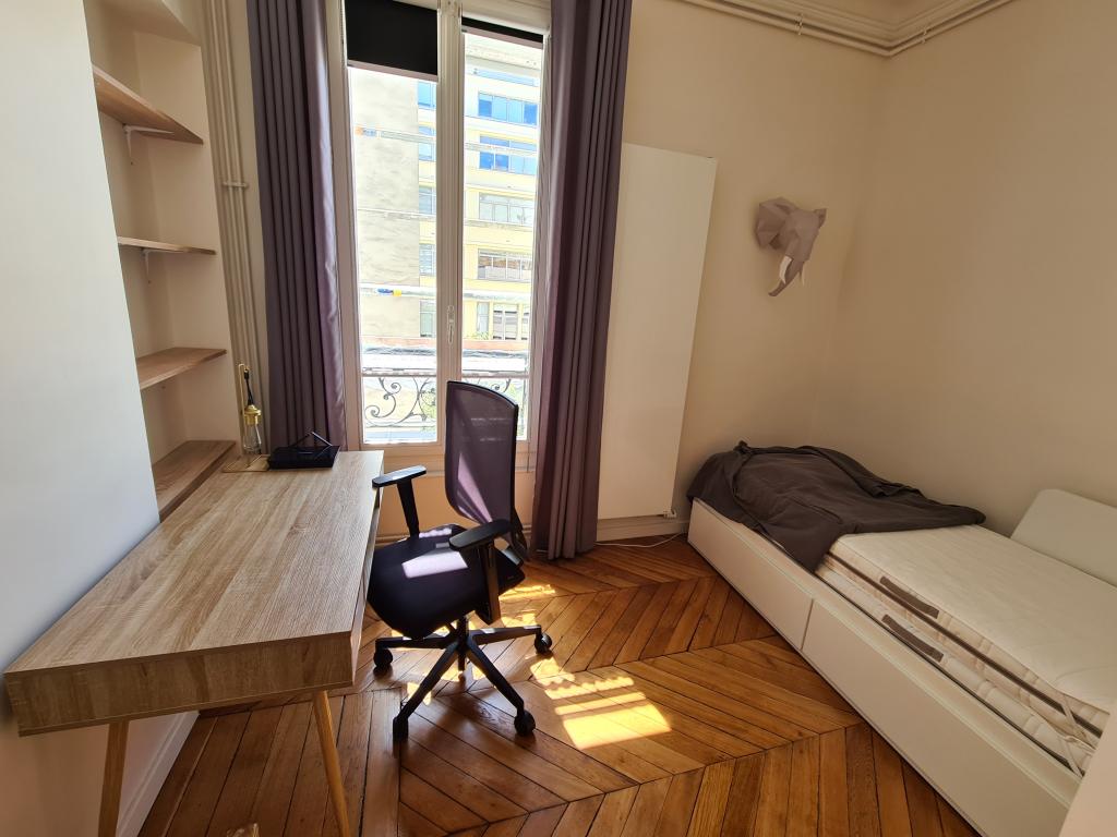 Colocation monoparentale sur Paris 17 : 1 chambre disponible