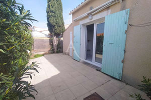 VIC LA GARDIOLE (34110) - Villa T2 Bis d'environ 33M² avec jardin et stationnement