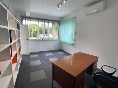 Immobilier professionnel Location Bassens  27m² 400€