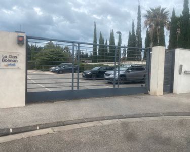 Parking sécurisée châteauneuf les Martigues portail électrique