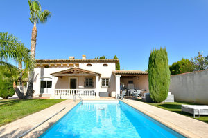 Villa avec piscine et beaucoup d'intimité. 