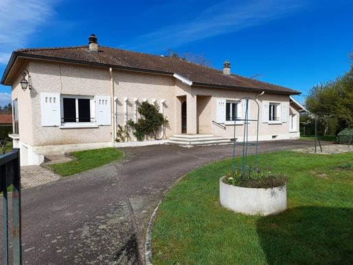 Vente Propriété 180 m² à Pouilly-sous-Charlieu 252 000 €