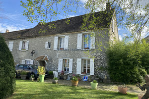 Maison ancienne en pierres de 174 m2 habitables sur 478 m2 d