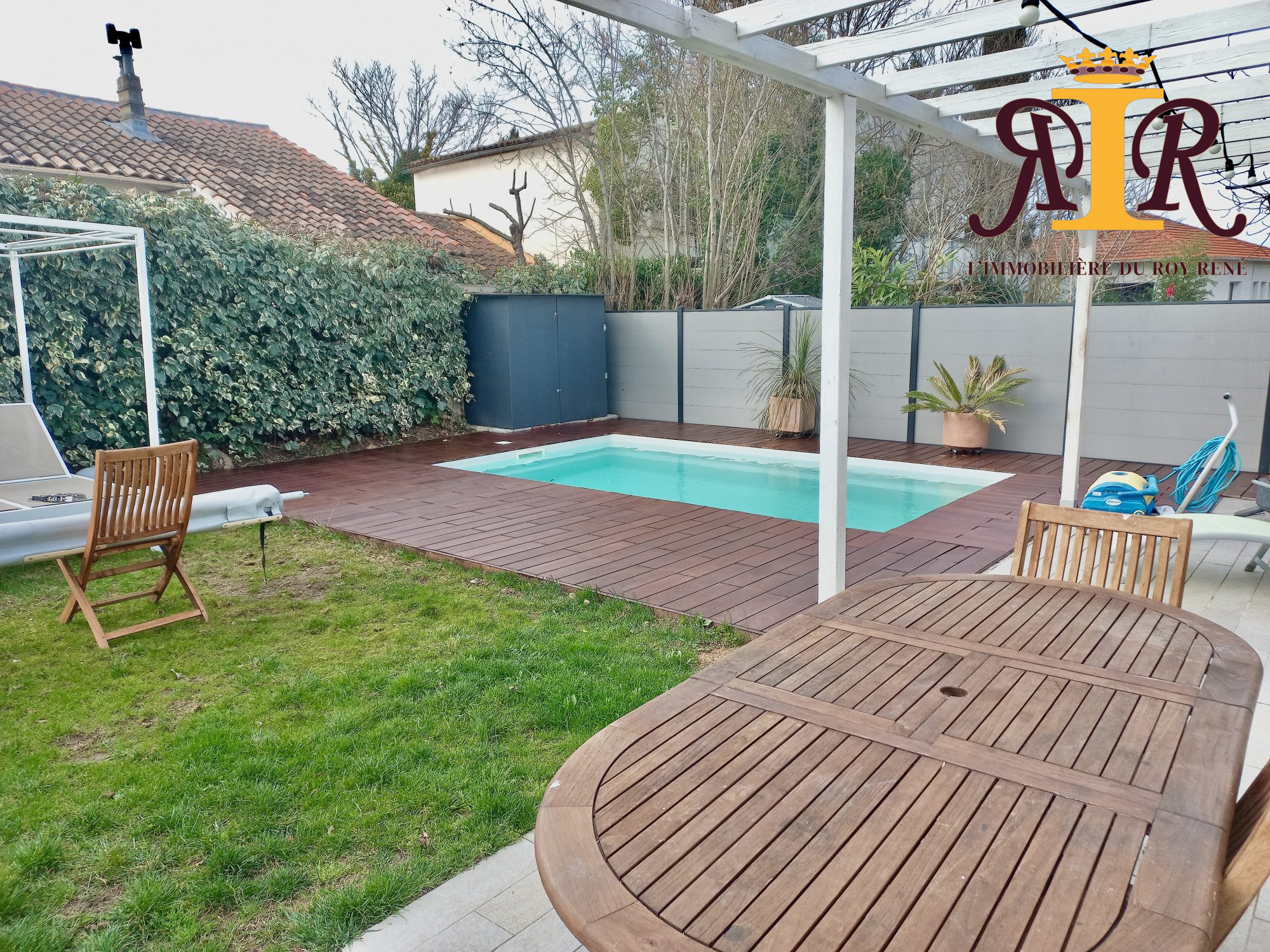 Villa T5 de 111m² env sur un terrain de 500m² env avec piscine