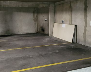 Emplacement parking quartier du port , résidence sûre