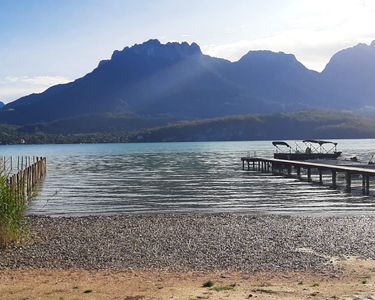 Rare à la vente: maison neuve à quelques mètres du lac d'Annecy