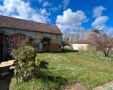 Maison avec dependances avec terrain clos