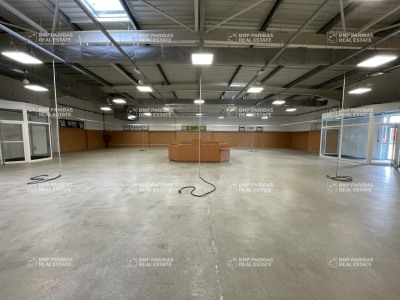 Local commercial 745 m²