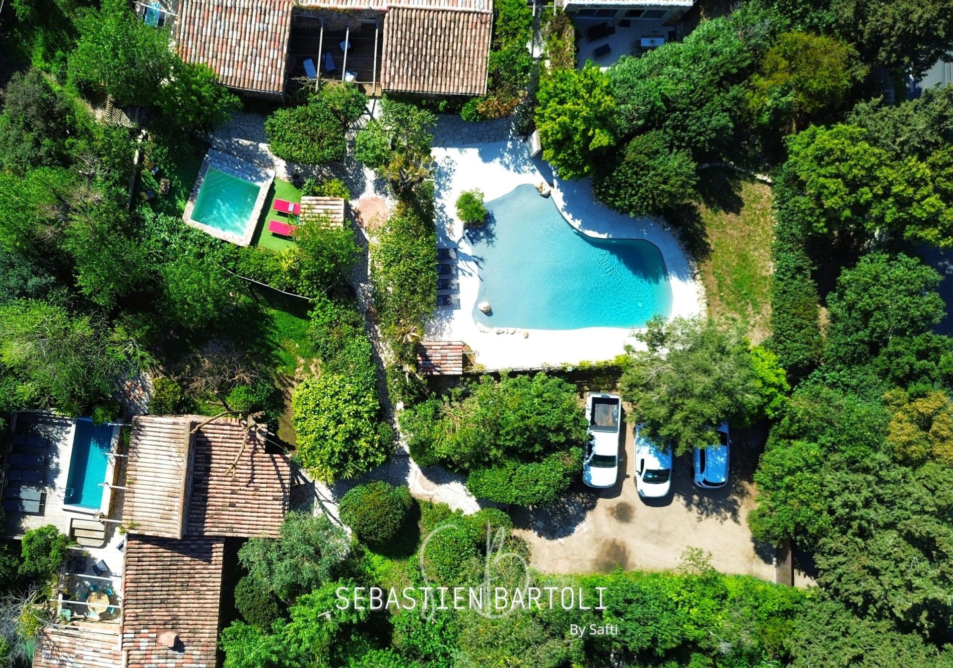 Résidence type bergerie de 4 villas avec 3 piscines