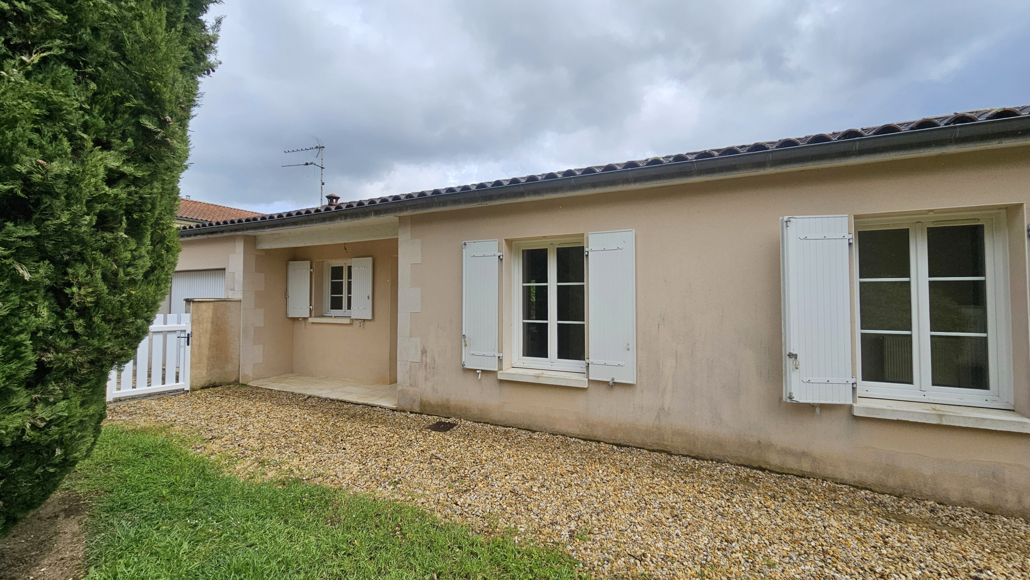 A vendre à JAVREZAC - maison de plain-pied - 4 pièces - 88m2 