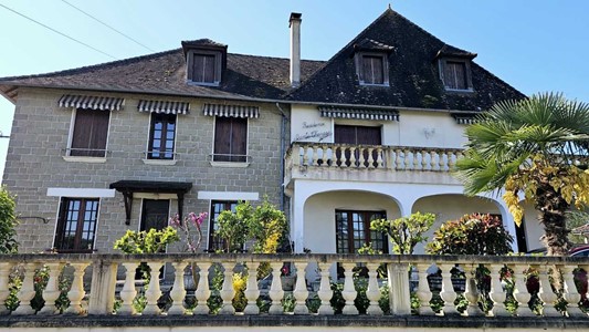 Grand appartement avec piscine sur Terrasson 