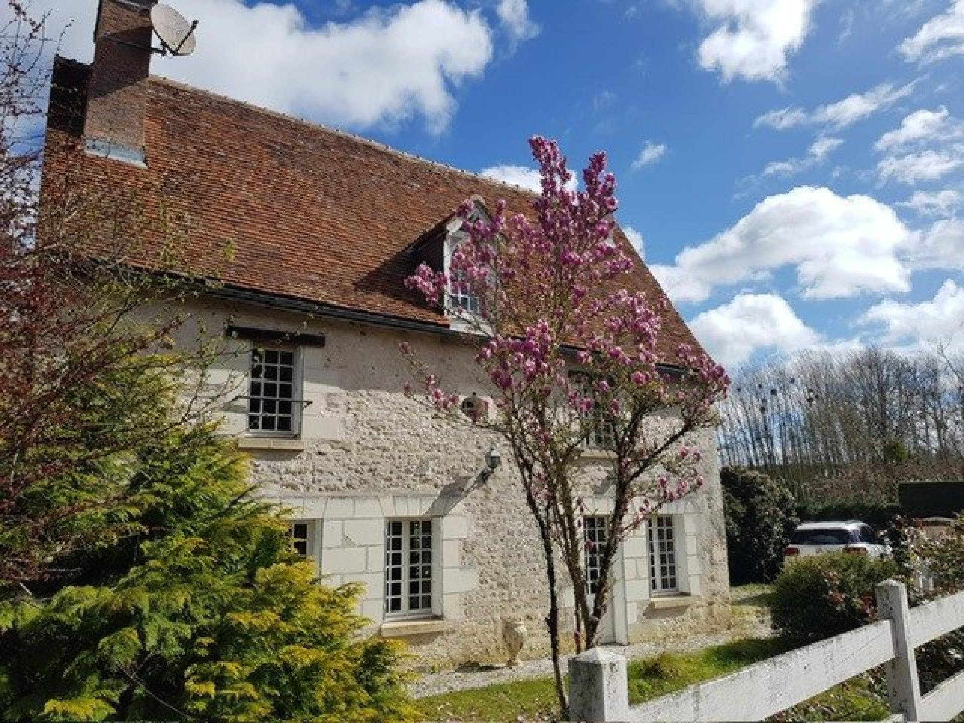 Ancien presbytère avec piscine dans un cadre bucolique