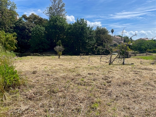 A vendre terrain au calme avec permis accordé sur Golfe Juan 