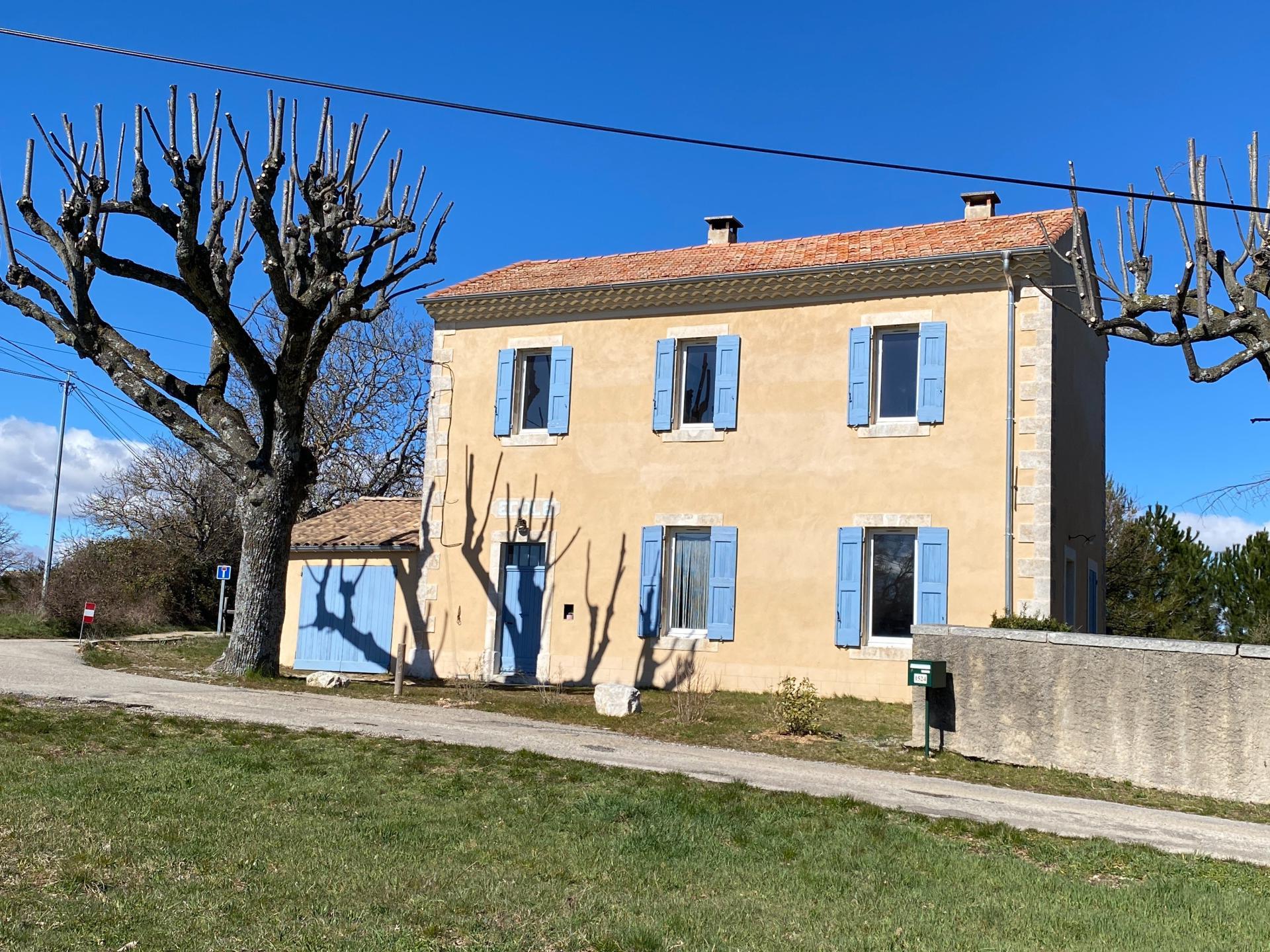 Ancienne maison rénovée sur 490 m2 de terrain