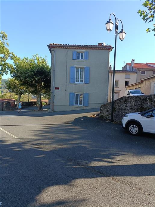 Coeur De Village, au calme, Maison Familiale Tbe, spacieuse, avec parking.