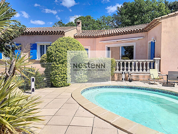 Maison de plain pied 5 pieces, piscine, vue dominante sur 2000 m2 au Castellet