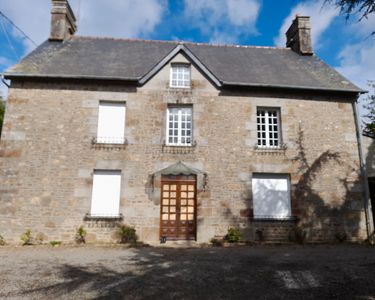 Maison de maître en pierres 133m2 avec terrain et dépendances