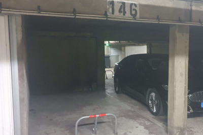 Parking - Garage Location Saint-Denis  11m² 80€