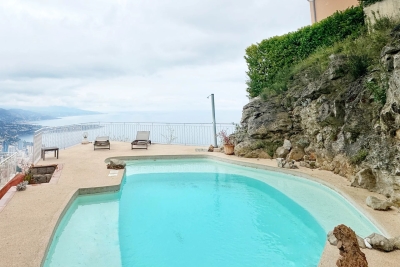 Magnifique villa proche de Monaco au calme vue mer et montagne