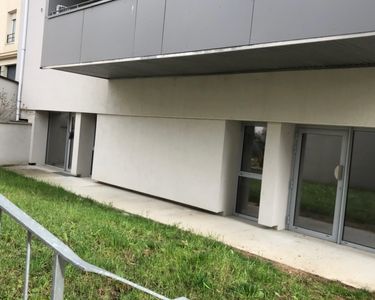 Immobilier professionnel Location Villerest  60m² 350€