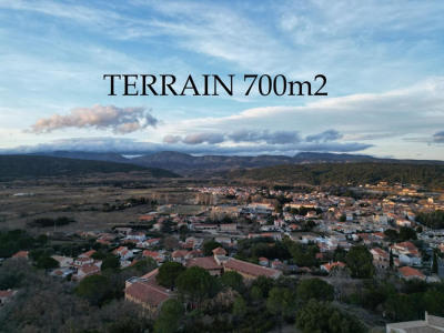Terrain 700 m²
