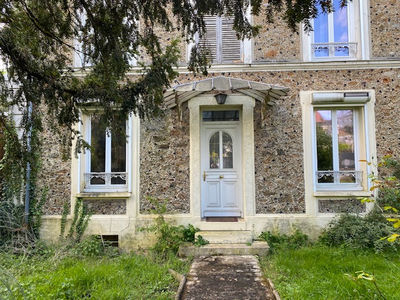 Maison Bourgeoise de 7 pièces, jardin 2280 m², dépendance, cave.