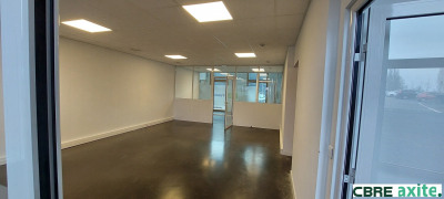 Local commercial 242 m²