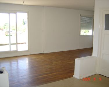 Montrond les bains appartement F4 + 1 place de parking