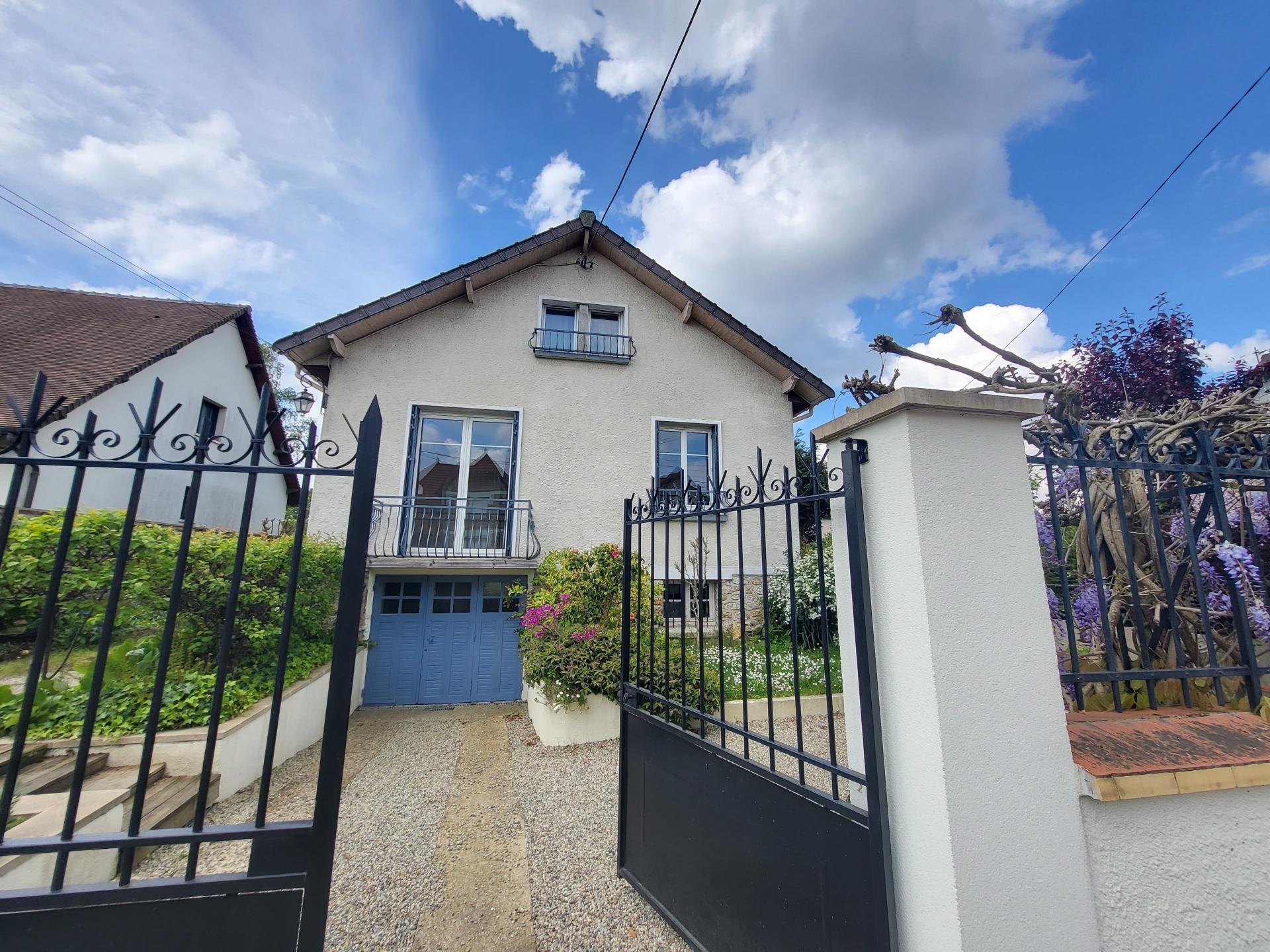 Maison ancienne rénovée de 96 m2 au calme absolu, au sein du "triangle d'or"