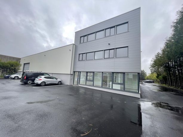 Immobilier professionnel Location Ozoir-la-Ferrière  155m² 1571€