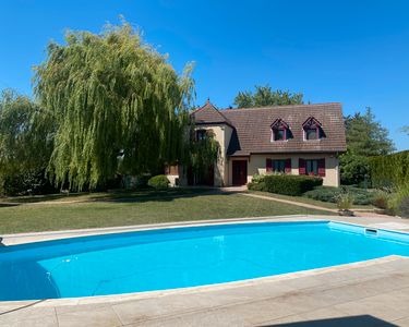 Propriété avec piscine sur terrain clos de 2169 m2 à saint apollinaire