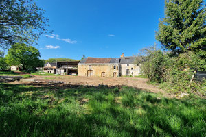 Ancien corps de ferme à rénover au coeur d'un charmant villa