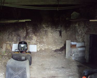 Cave sur terrain