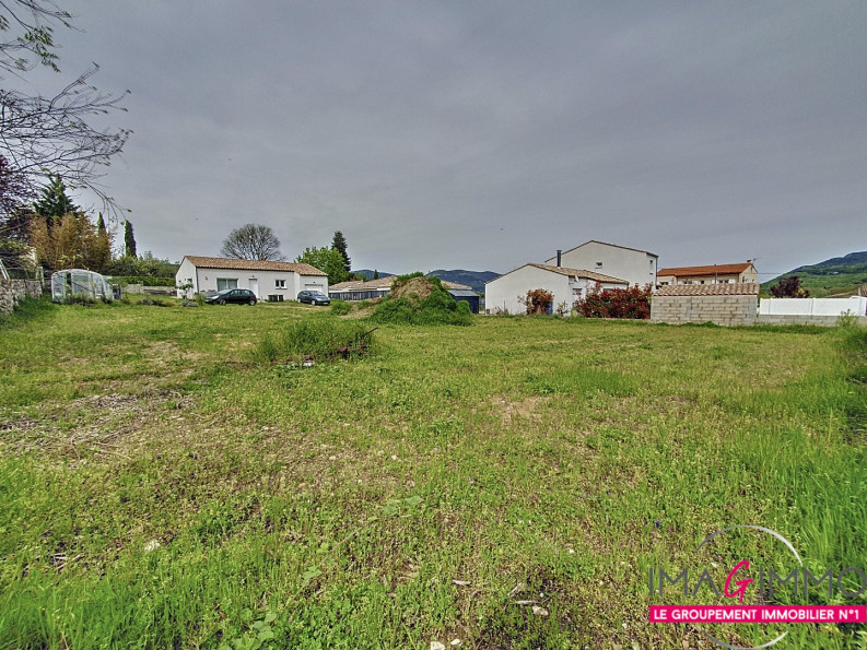 Terrain constructible 973 m²