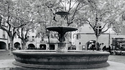 En plein coeur du centre historique d'Uzès, bel immeuble ancien de 506 m2 en R+2 à rénover