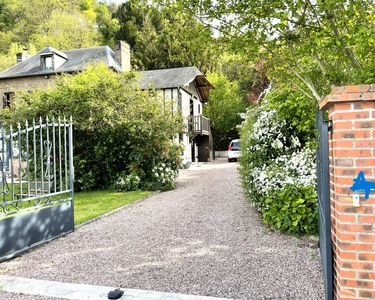 Rare Maison de charme atypique dans cadre exceptionnel en bordure de Seine