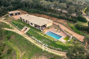 Sotta, Villa contemporaine, 3 chambres, piscine, proche plage de Santa Giulia